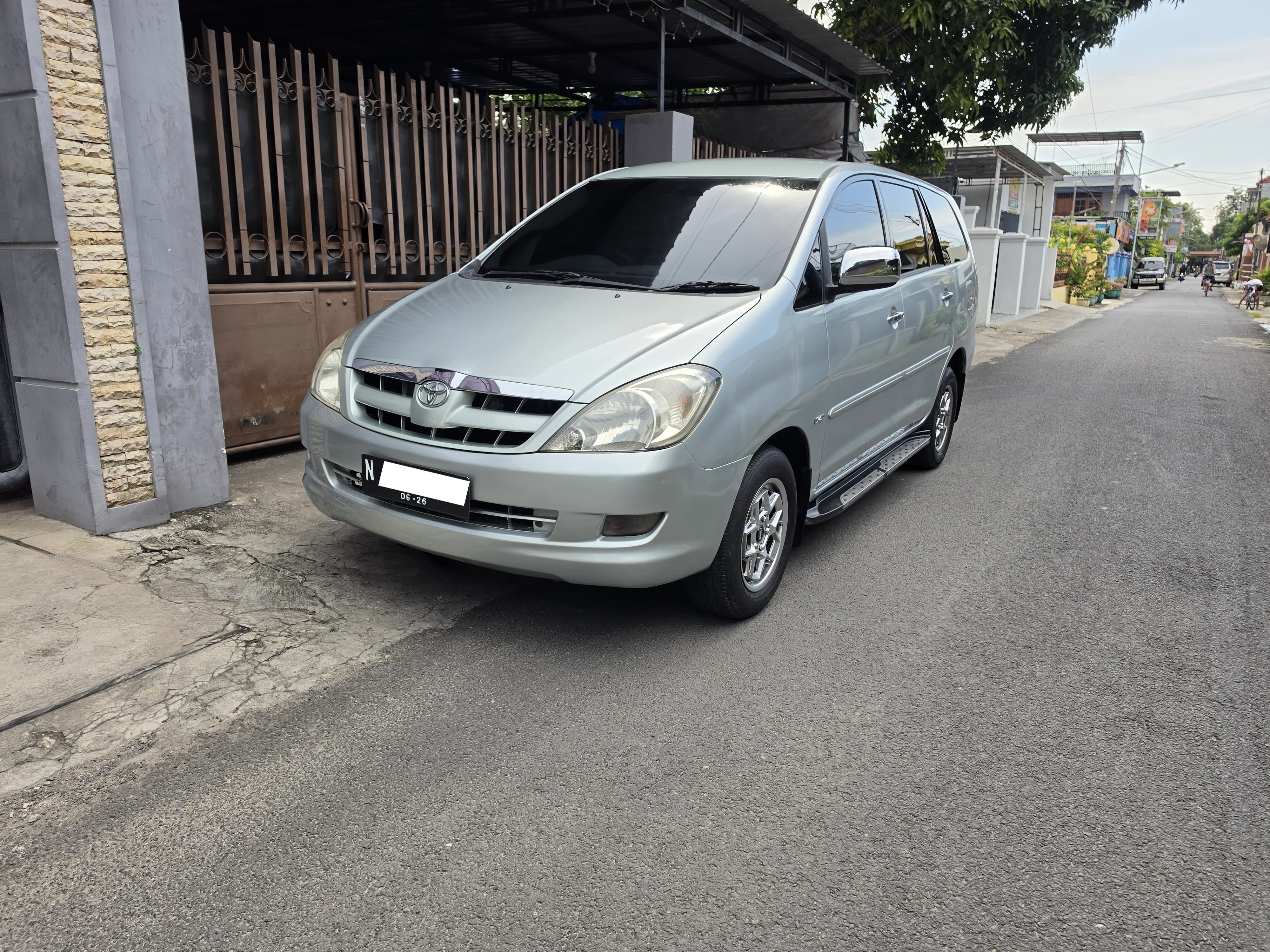 Toyota Innova 2.5 V Luxury Mt 2006