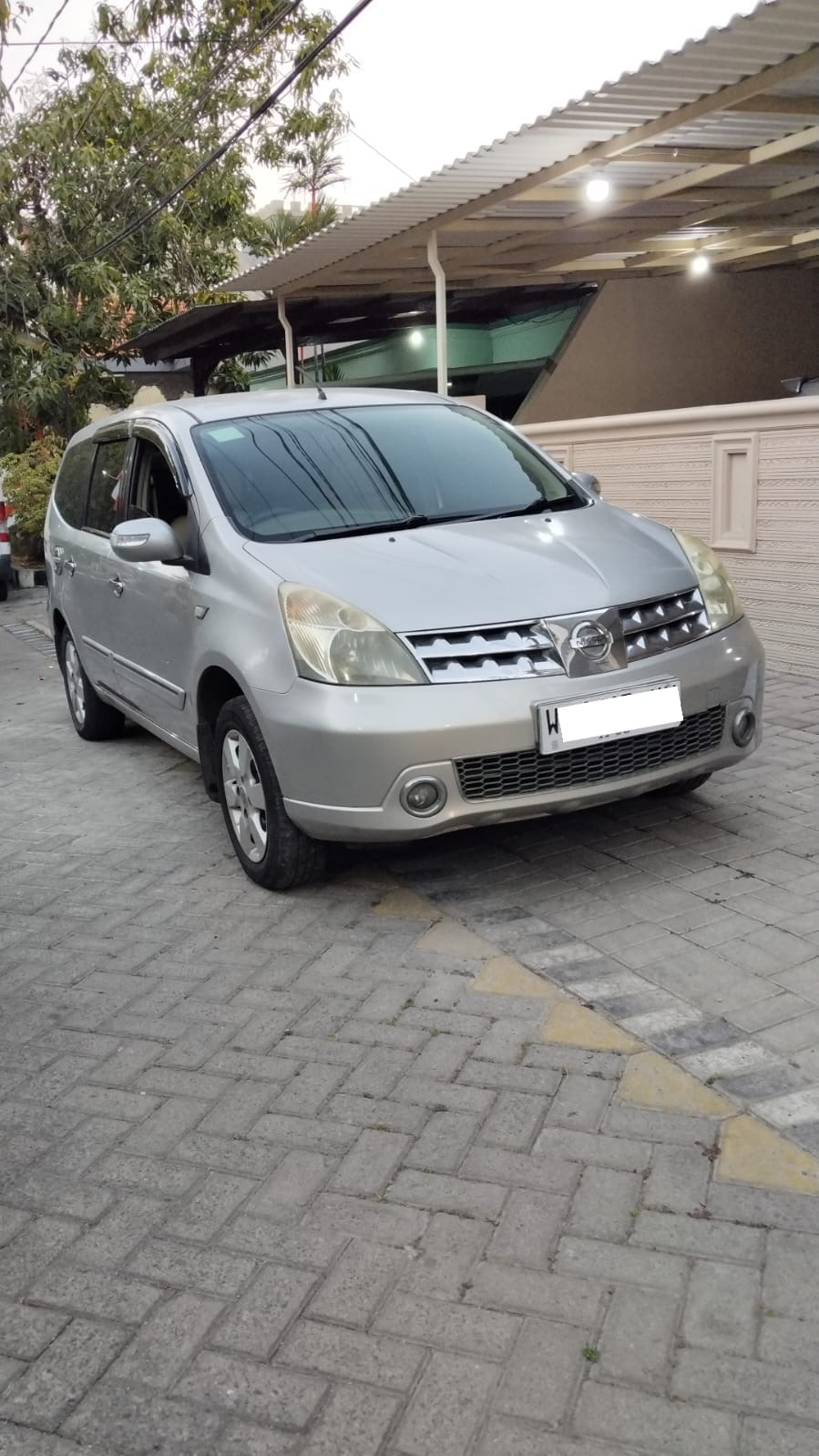Nissan Livina Xv At 2011