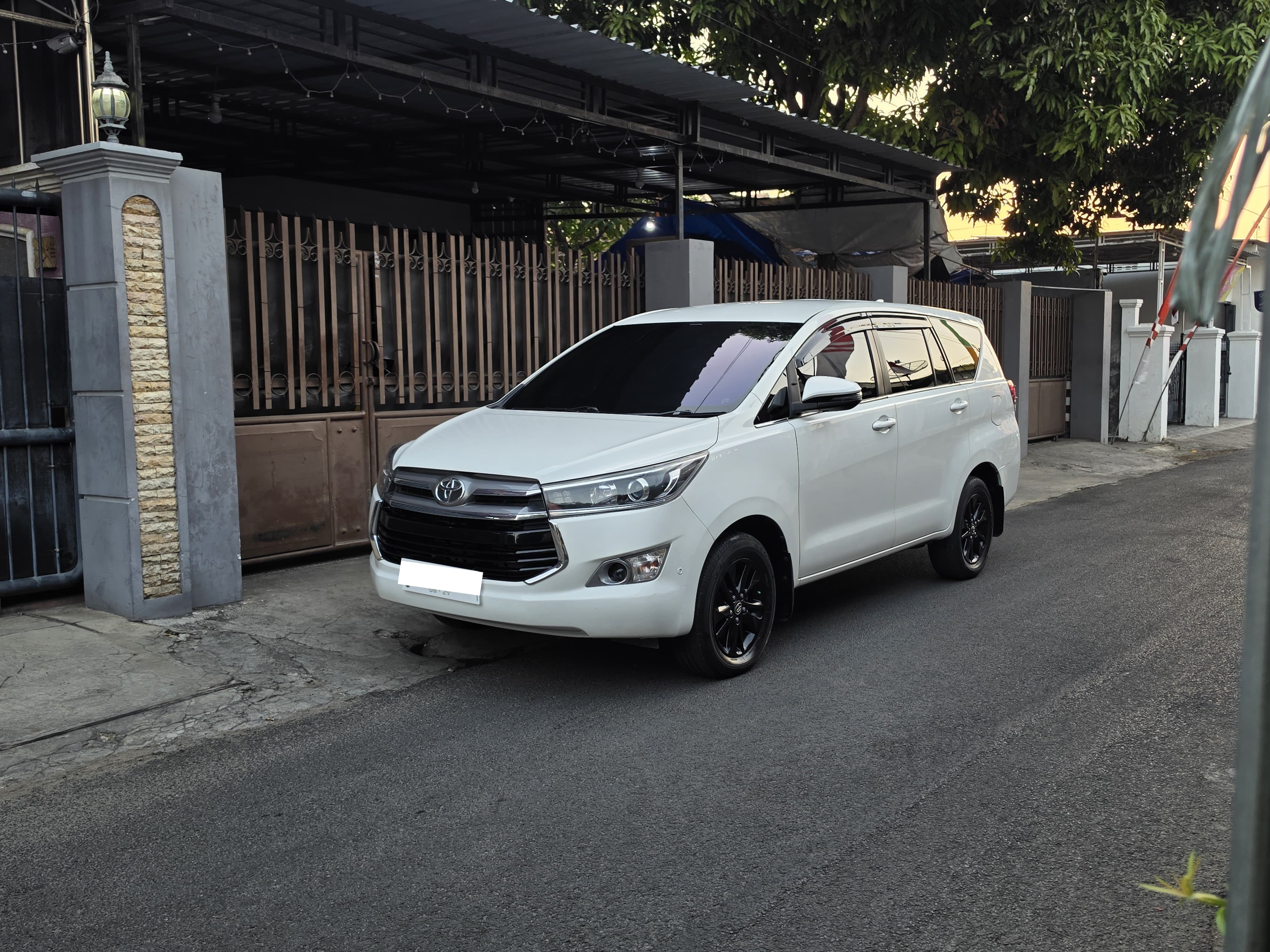 Toyota Kijang Reborn V Luxury 2.4 2018 - Feranta Garage